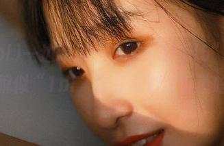 一边吃瓜一边翻“51bl5”app，貌似“1bl”也在默默倾诉着啥？