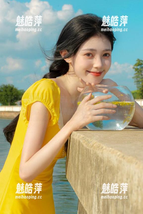 51朝阳群众网cgfunapp里的热搜都快提醒我去买瓜了！