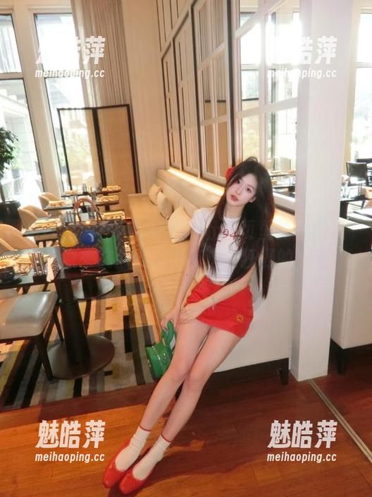 看51黑料社网页里的校园反差，原来文静女孩也有这么狂野的一面！