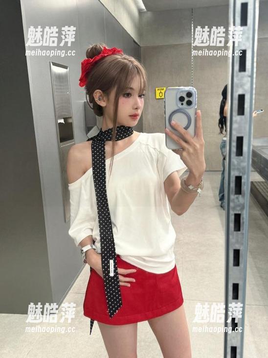cgw 干脆在“cgw”入口开个摊吧,天天瓜不断,连我都被喂饱了。