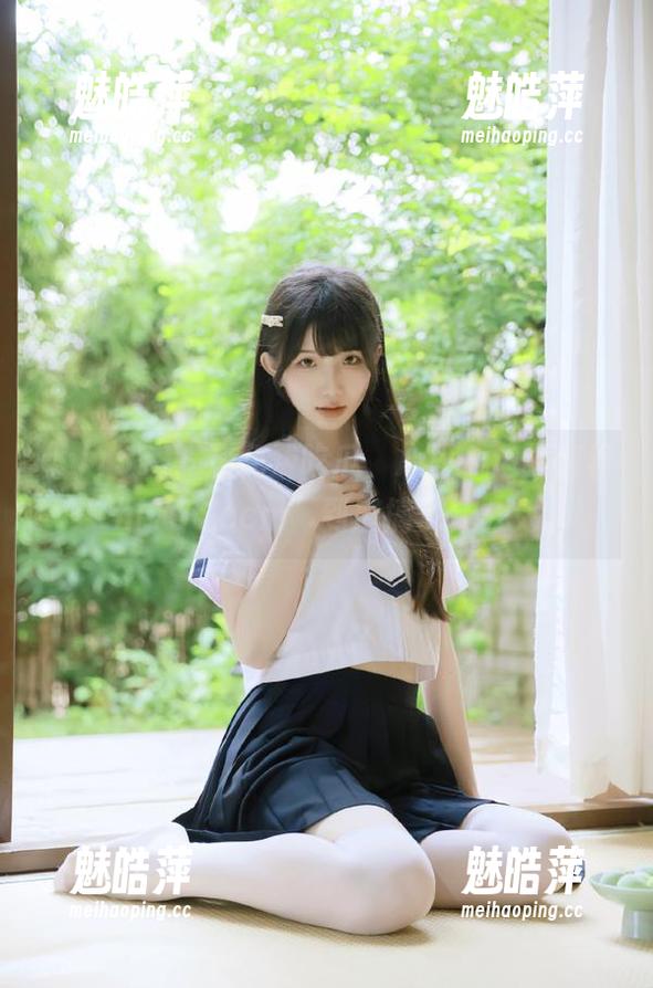 一边免费吃瓜，心里一边琢磨着“hl155.ccm”到底搞了什么鬼。