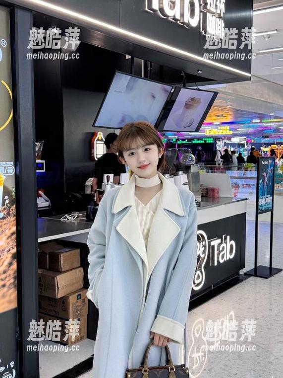 这个网页很奇怪，“ttzz”的瞬间我怀疑人生。