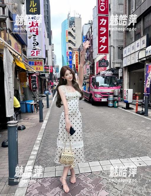 找到“www.吃瓜”的入口，瞬间我成了八卦小达人，口水仗打得没话说！