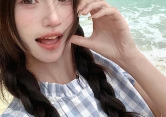 这不，有人在zztt21官网直播吃瓜，边吃边聊超有看点！
