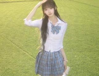 娜娜降临五一吃瓜首页，直击少女心，心都小鹿乱撞了！