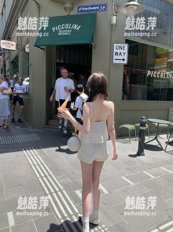 嘴巴在吃瓜，眼睛却被吃瓜网视频入口吸引！