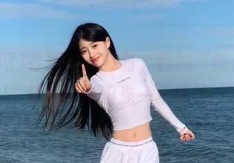 在朝阳初升时，我的“吃瓜网”分享就像阳光一样耀眼