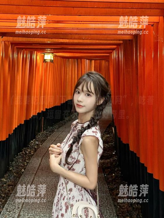 下载“我要吃瓜网”，吃着瓜，逗留在不靠谱的好奇里。