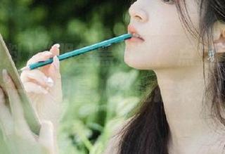 “明星黑料”：点这里，买一送一，明星八卦链接来了！