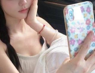 吃瓜不只是嘴上的事，“网红黑料”视频还真注重讲究。