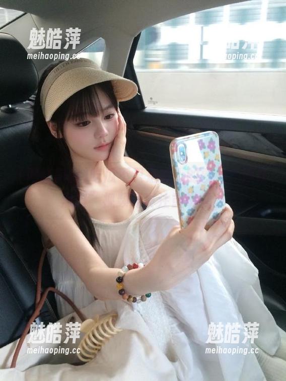 吃瓜不只是嘴上的事，“网红黑料”视频还真注重讲究。